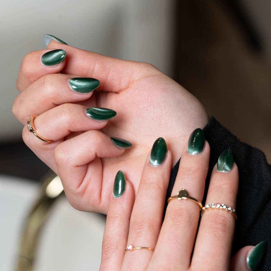 Green cat eye gel nails at H’ONU with glossy finish and magnetic shimmer effect design