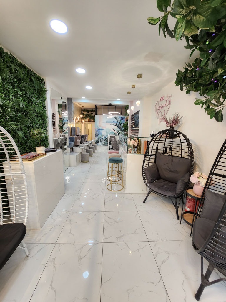 Premium beauty bar in Hoxton London offering nail services in a modern and stylish salon environment