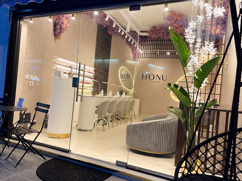 Premium beauty salon in West Hampstead London offering nail and beauty treatments in a luxury setting