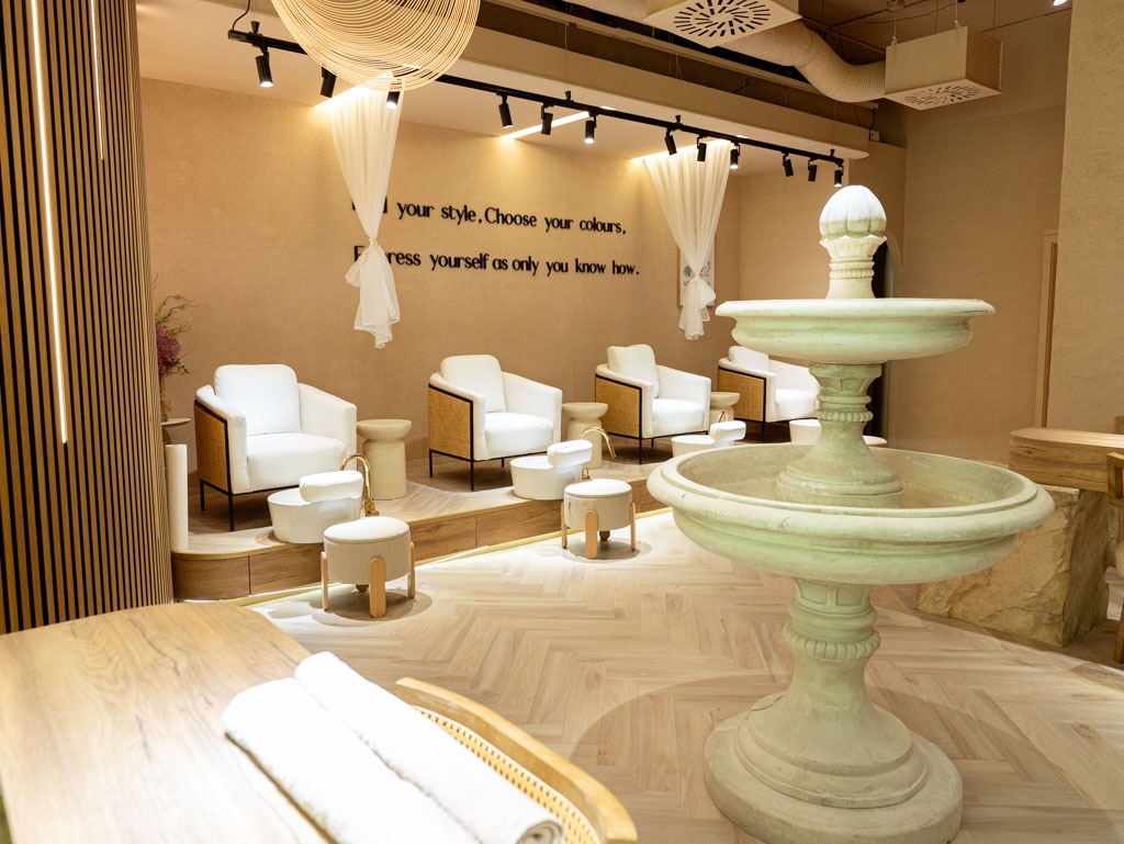 Luxury nail salon Vienna H’ONU with modern manicure and pedicure services in a calm premium space