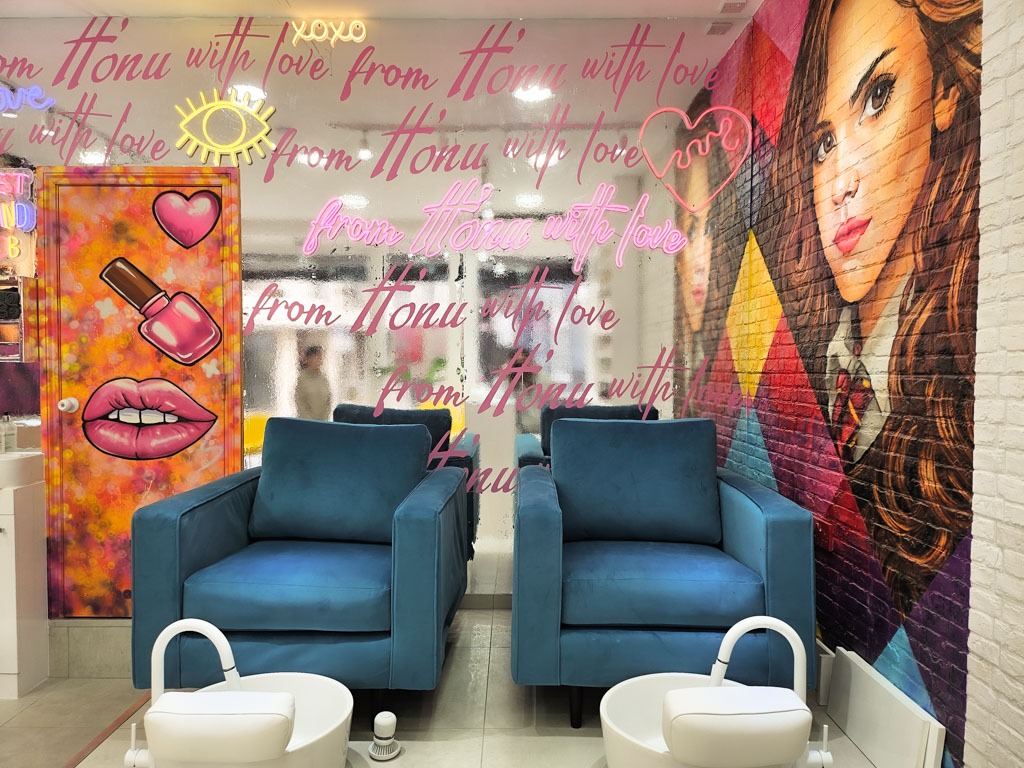 Relaxing nail spa in Farringdon London with comfortable pedicure chairs and modern stylish interior