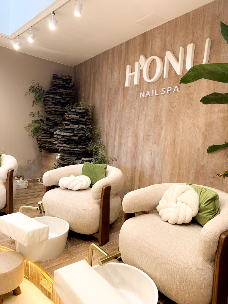 Relaxing nail spa in Hampstead London with comfortable seating and calm premium beauty environment